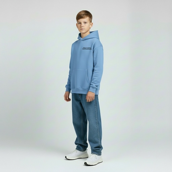 Enfant de face en hoodie bleu clair Tourismo