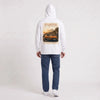 Sweat Datsun 240Z blanc porté de dos en plan large