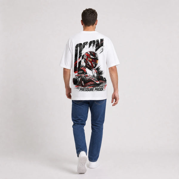 T-shirt F1 Esteban Ocon Signature blanc porté de dos en plan large
