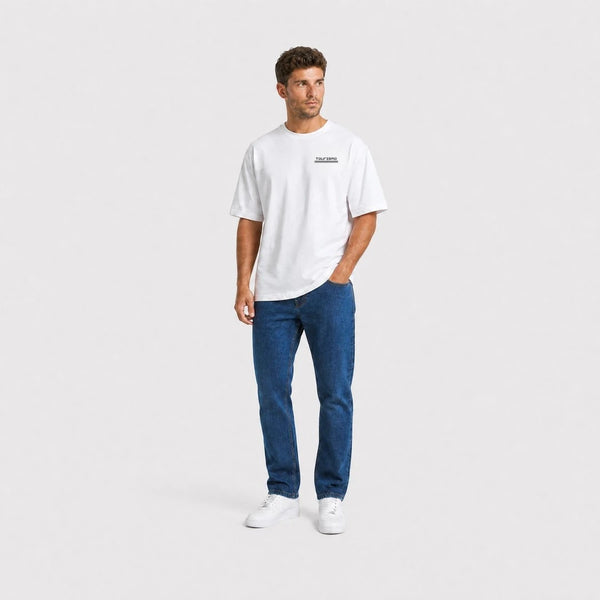 T-shirt F1 George Russell Signature blanc vu de face en plan large avec logo Tourismo