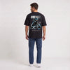 T-shirt F1 George Russell Signature noir porté de dos en plan large