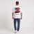 T-shirt Peugeot 205 GTI blanc porté de dos en plan large