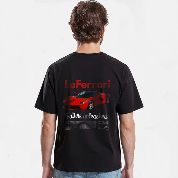 T-shirt noir LaFerrari vu de côté, porté par mannequin