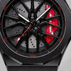 Nahaufnahme der Felge und des gravierten Bremssattels McLaren, McLaren 720 Uhr