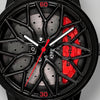 Nahaufnahme der Felge und des gravierten Bremssattels AMG, Mercedes-AMG G63 Uhr