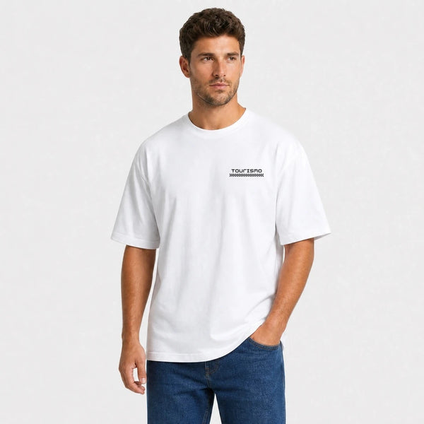 T-shirt F1 Esteban Ocon Signature blanc vu de face en plan rapproché avec logo Tourismo
