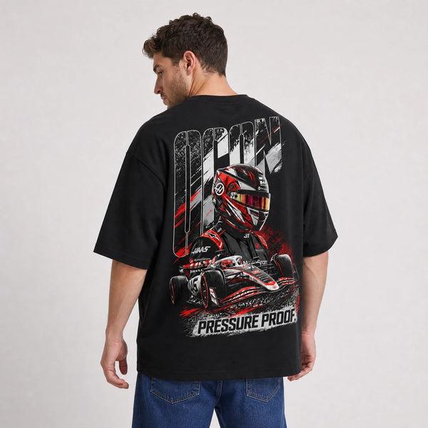 T-shirt F1 Esteban Ocon Signature noir avec pilote et monoplace vus de dos