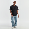 T-shirt noir Oscar Piastri Signature, vue de face en pied sur mannequin en jean clair et baskets blanches